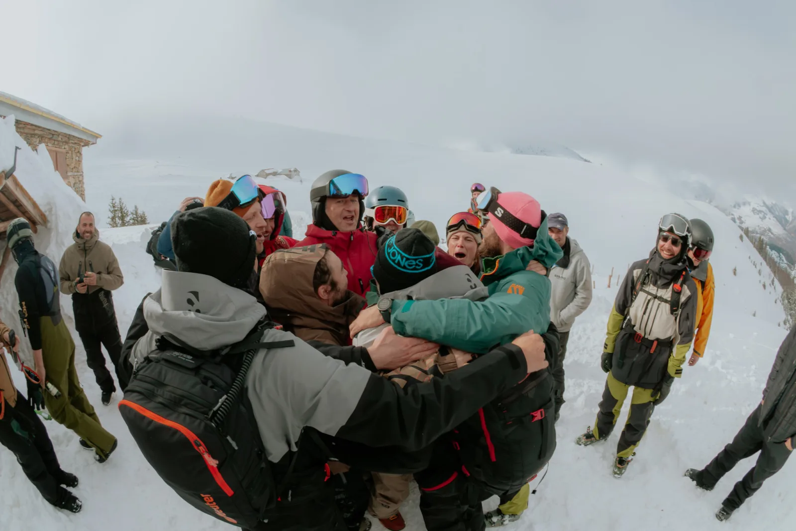 RAW.MOUNTAIN basecamp — lodge, après & mountain life